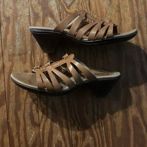 Tan Clark’s sandals.